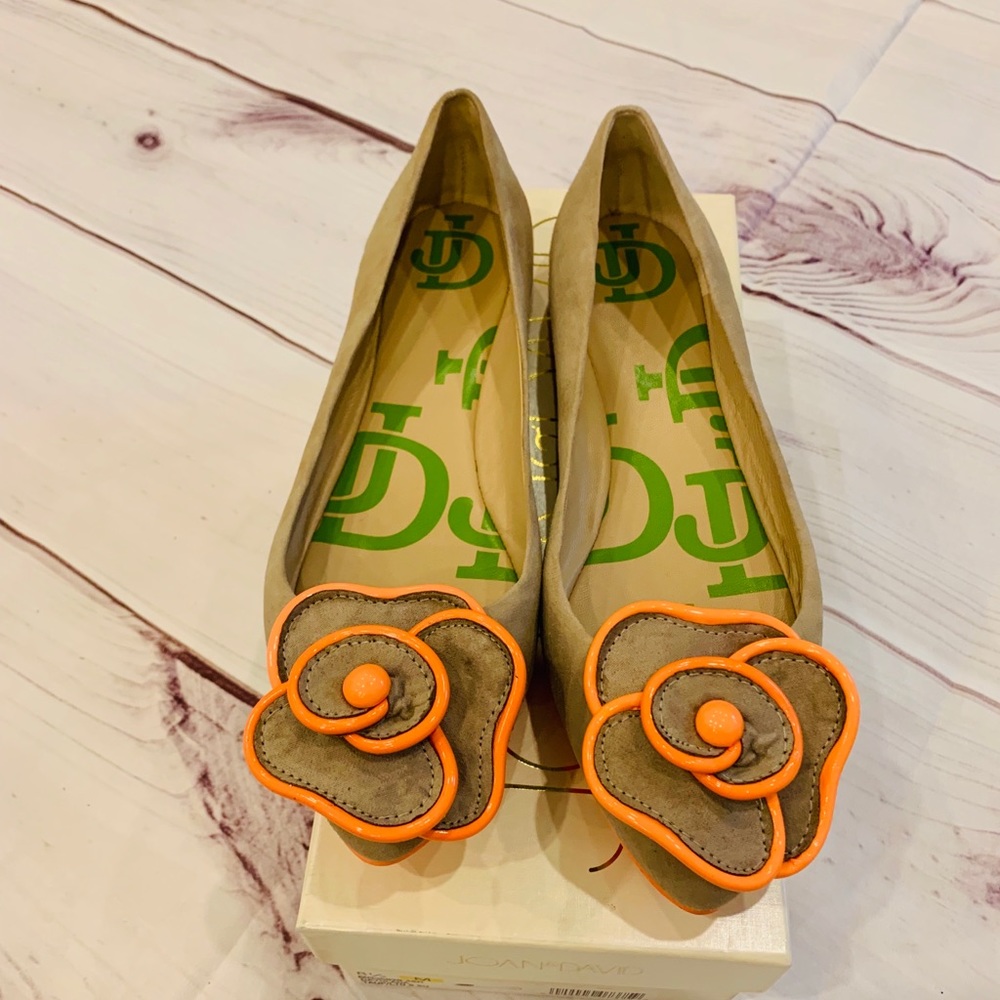 Joan David Dayolana Taupe flats with flower detail